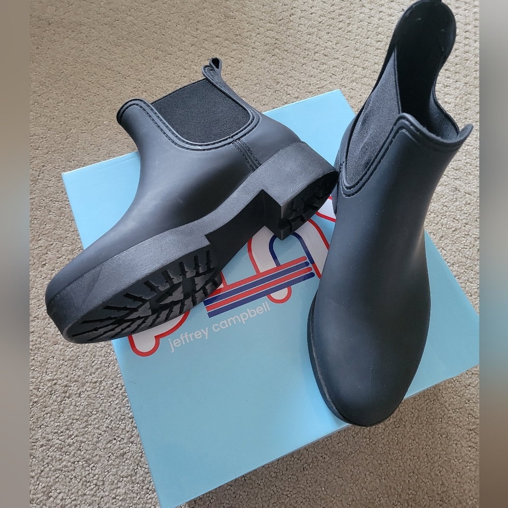 Jeffrey Campbell Hydra Platform Waterproof Chelsea Boots sz 8